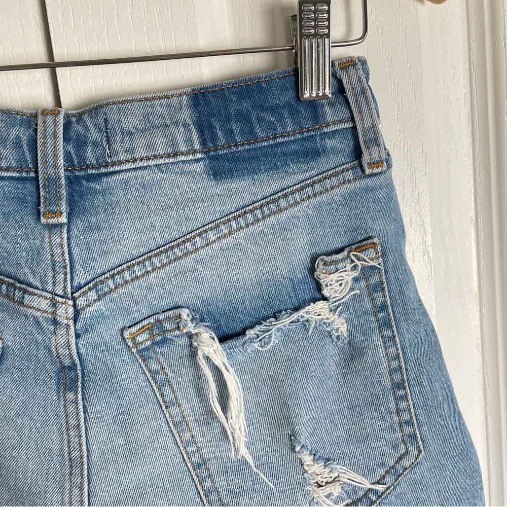 EUC Abercrombie & Fitch High Rise Mom Shorts Women’s 25 Blue Light Wash Stretch - Picture 8 of 14